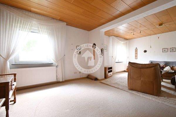 Haus RECHTS - Wohnen (Blick 1)