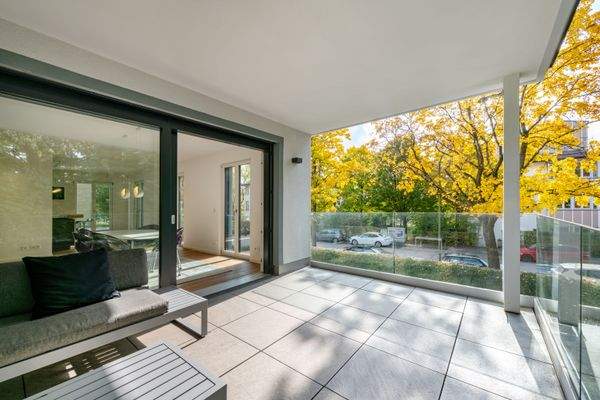 Geschützte Süd-West-Loggia