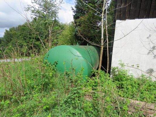 Gastank hinter dem Haus    