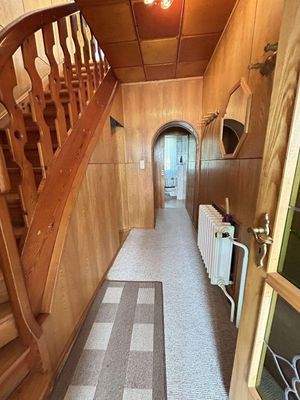 EG - Flur m. Treppe ins OG 