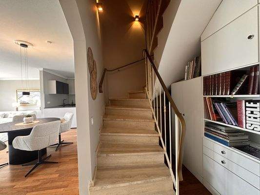 Flur mit Treppenhaus 