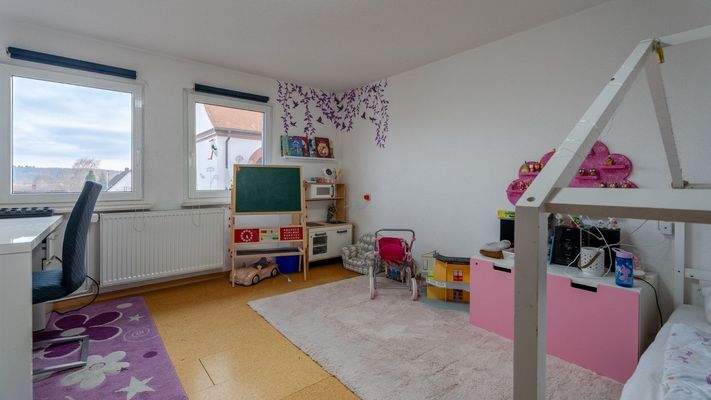 Helles und großes Kinderzimmer