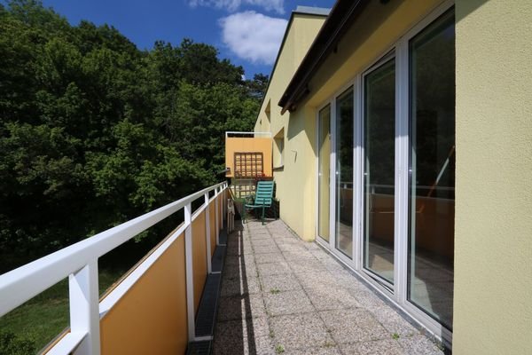 westseitiger Balkon mit Fernblick
