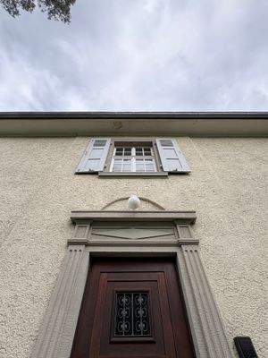 Blick vor Hauseingang