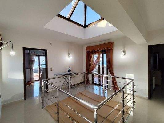 Kreta, Violi Charaki: Exquisites Haus mit Panoramablick auf das Meer und die Stadt Rethymno zu verkaufen