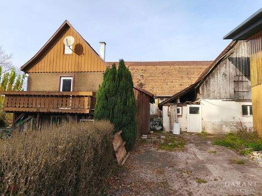 Außenansicht Haus mit Scheune