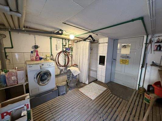 Waschküche mit Dusche UG