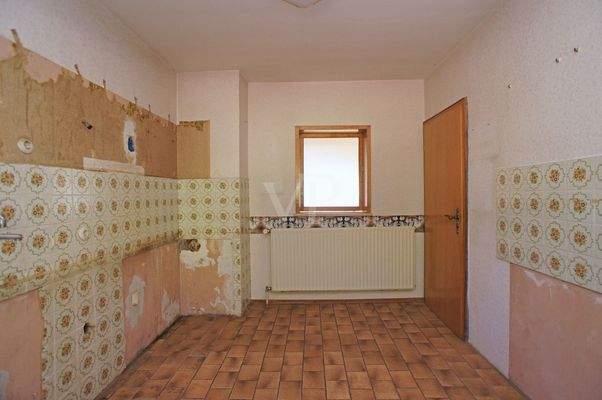 Küche mit Durchreiche