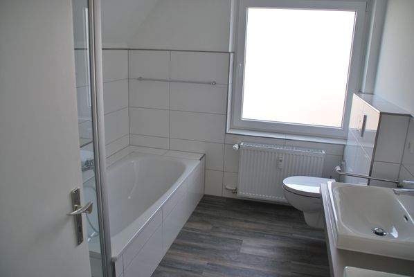 Vollbad mit Wanne u. Dusche.JPG