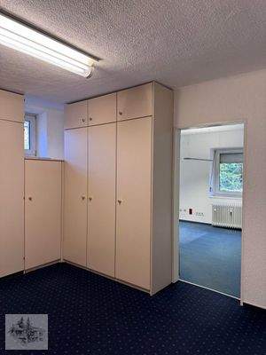 Büro mit Einbauschrank im DG