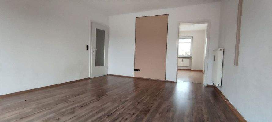 Wohnzimmer - Blick zum Schlafzimmer