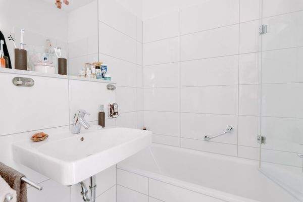 Komfortables Obergeschoss-Badezimmer