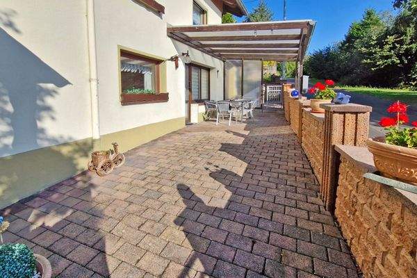 Terrasse vor Haus Ansicht 2