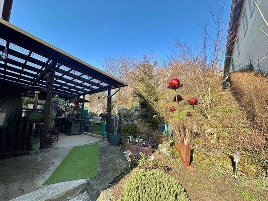 Garten mit Überdachung 