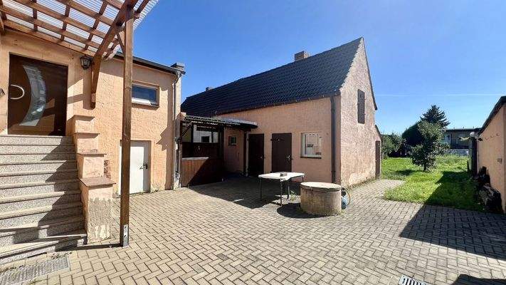 Hauseingang, Hof und Nebengelass