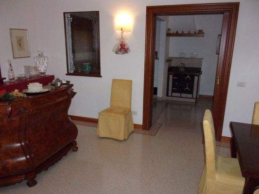 Esszimmer und Küchenofen