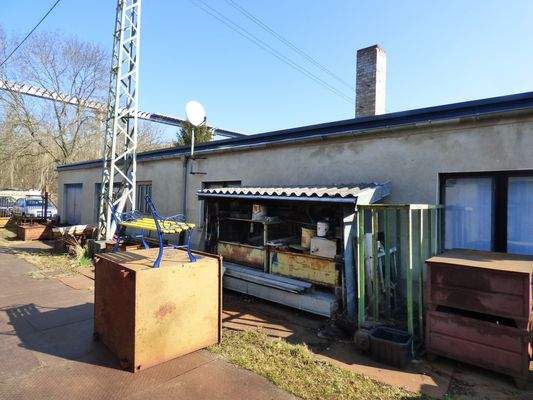 Büro mit Lagerräumen