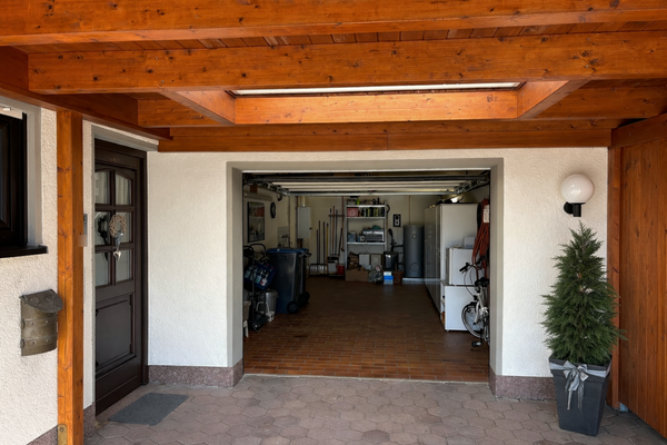 Carport und Garage