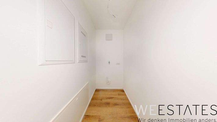 Hauswirtschaftsraum mit Waschmaschienenanschluss