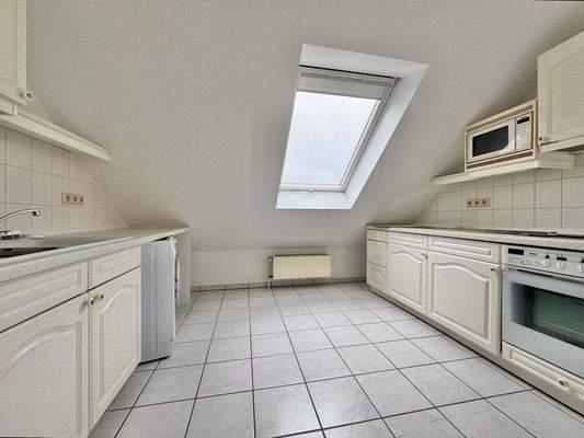 ... inklusive Einbauküche.