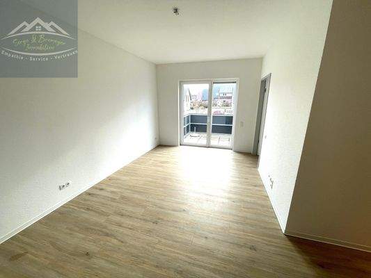 Wohn-Essbereich mit Balkon