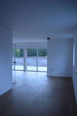 Küche mit Blick zum Wohnzimmer.JPG