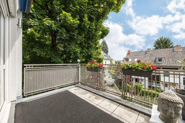 Großer, sonniger Südostbalkon mit vielseitiger Gestaltungsmöglichkeit