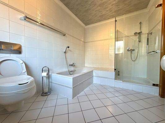 Tageslichtbad im Erdgeschoss