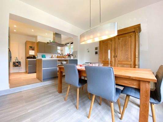 Küche und Esszimmer im OG