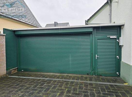  Zufahrt zu Garagen von Straße aus