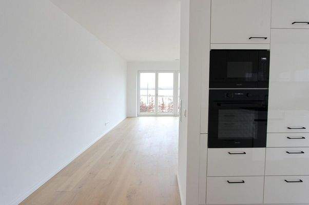 Blick in den Wohnbereich mit Wasserblick