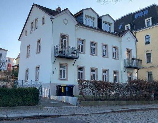 Hausansicht - linke Seite steht zum Verkauf