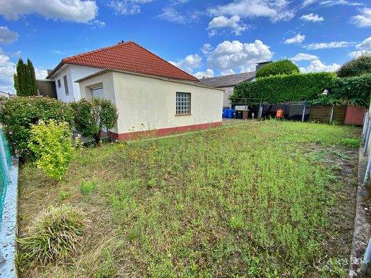 Grosser Garten vorne