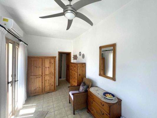 Kreta, Roumeli: Charmante Villa mit Garten und Pool zu verkaufen