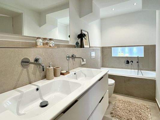 Badezimmer-Blick Badewanne