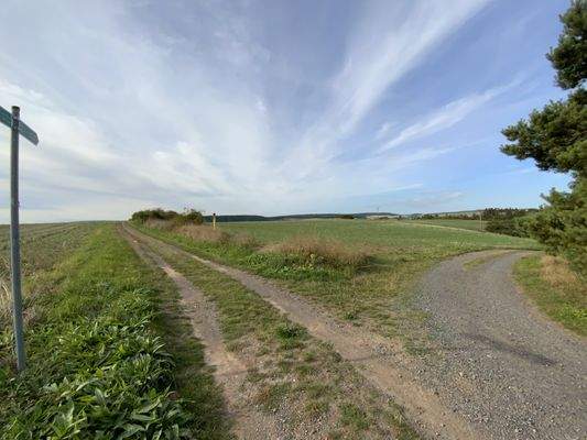 Feldweg zum Grundstück