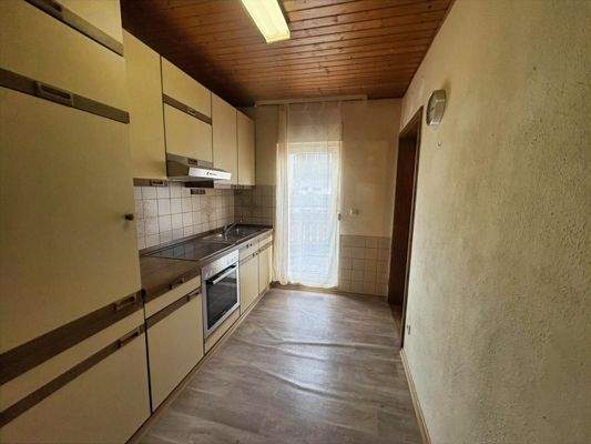 Küche mit Ausgang zur Terrasse