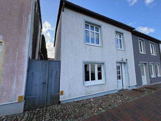 Traditionelles Reihenendhaus in zentraler Lage