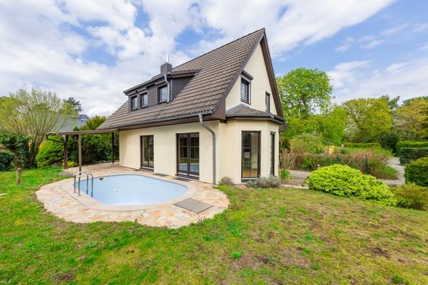 Haus und Pool