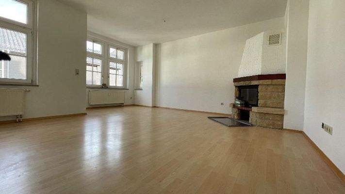 Wohnzimmer mit Kamin