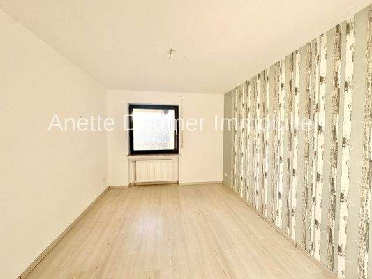 9 EG Kinderzimmer: Büro: Schlafzimmer