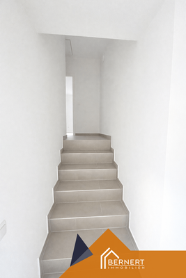 Treppe zum Wohn-Essbereich