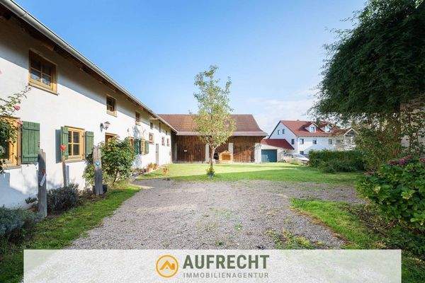 Hausansicht von Einfahrt