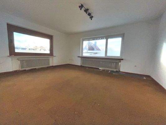 Licht von zwei Seiten machen den Raum weit und hell (OG)