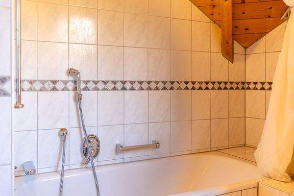 Licht, Holz & Wohngenuss – Charme pur auf drei Etagen mit Schwedenofen und stilvoller Wendeltreppe