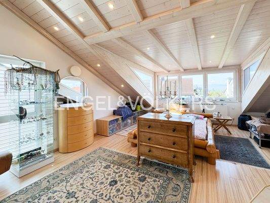 Dachgeschoss mit imposanter Gaupe