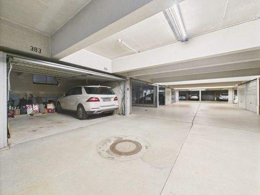 Zwei abschließbare TG-Stellplätze