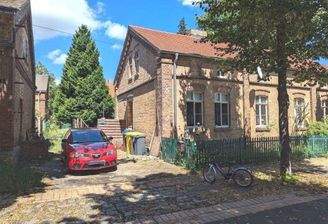 Vorderansicht von links