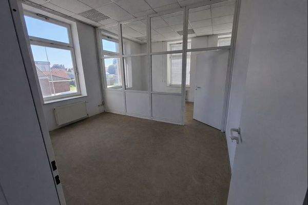 leerstehende Büroeinheit / Obergeschoss