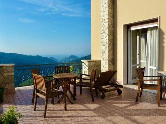 PE894_21 TERRA ITALIA IMMOBILIEN_LIGURIEN_PERINALD